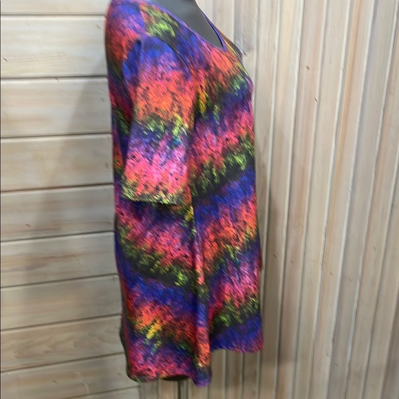 🦋LuLaRoe Graphic Blue and Pink Short Sleeve Blouse - Picture 4 of 5